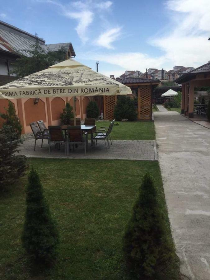 Casa Onyx Hotel Targu Jiu Exterior photo